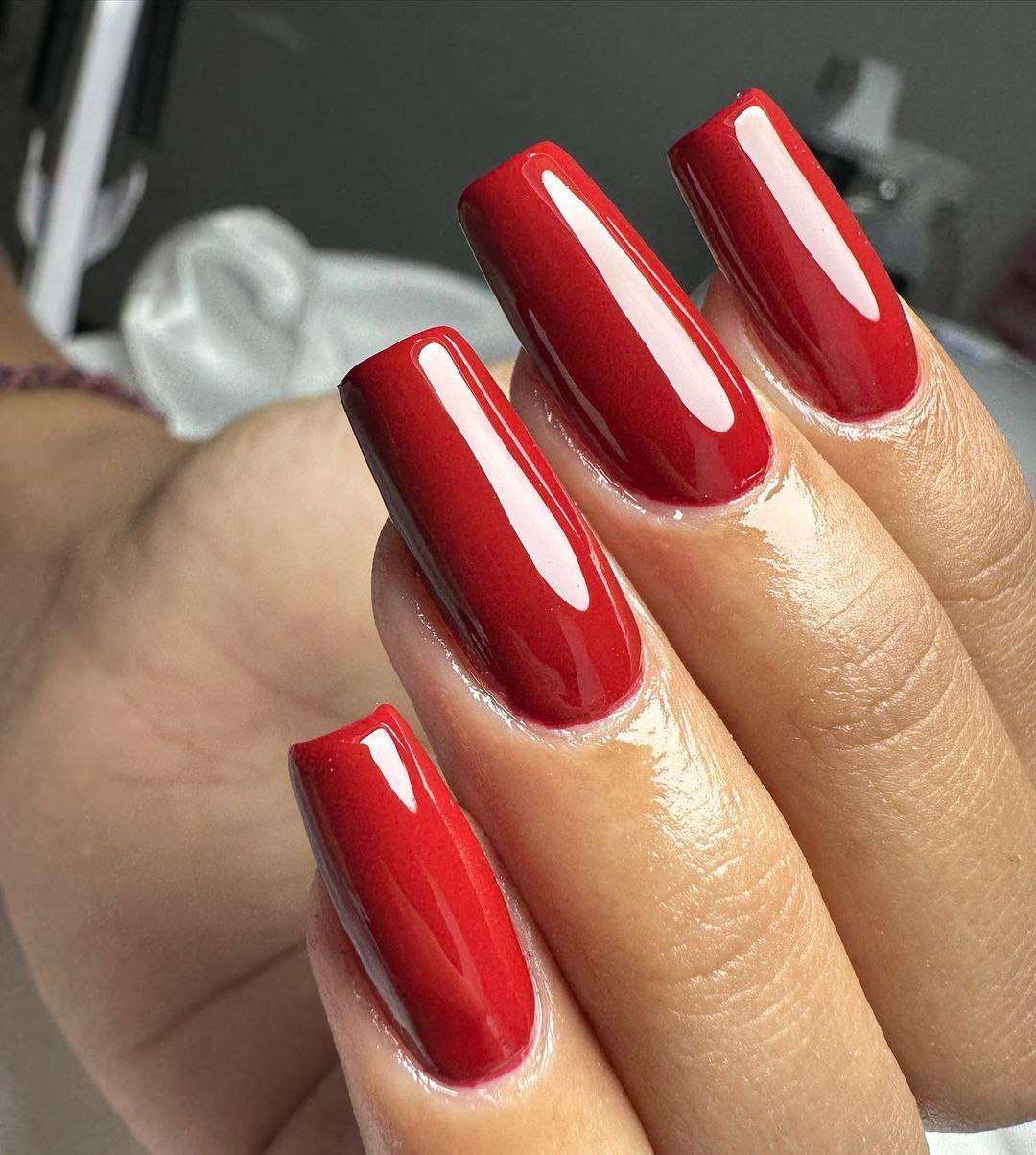 Acabamentos Perfeitos: Matte vs. Glitter para unhas preto e vermelho