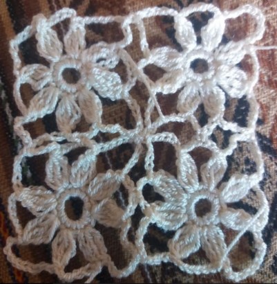 Guia Completo: Como Bloquear Seus Quadrados de Crochê para um Acabamento Impecável