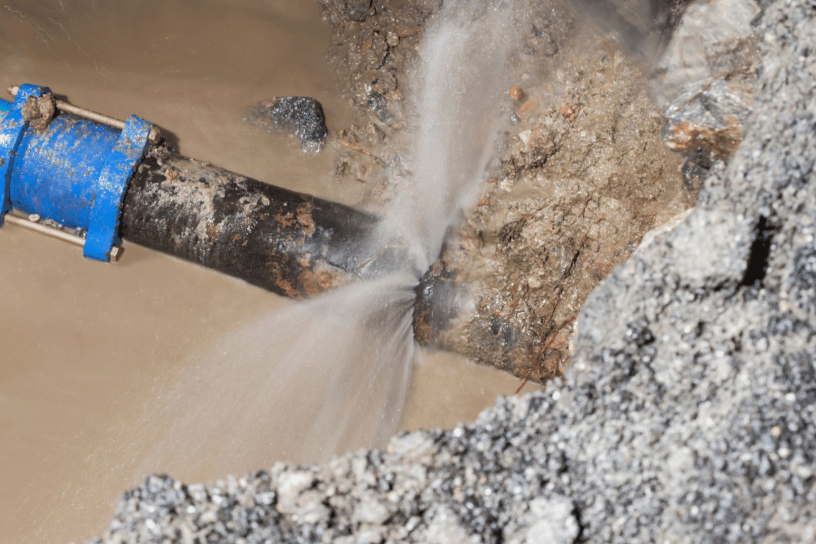 vazamento de agua no telhado como achar