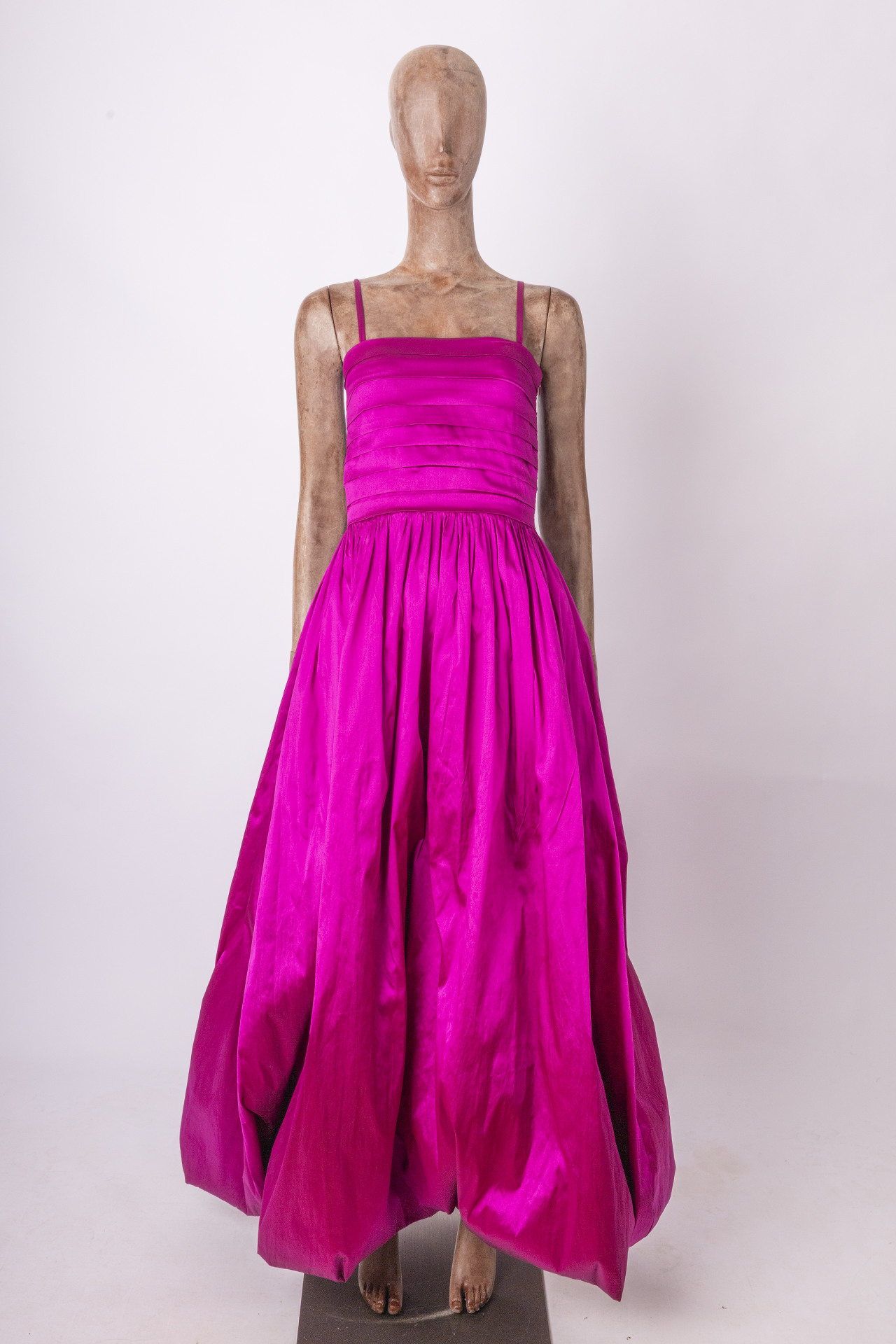 Guia Completo de Tecidos de Seda para Vestidos de Festa