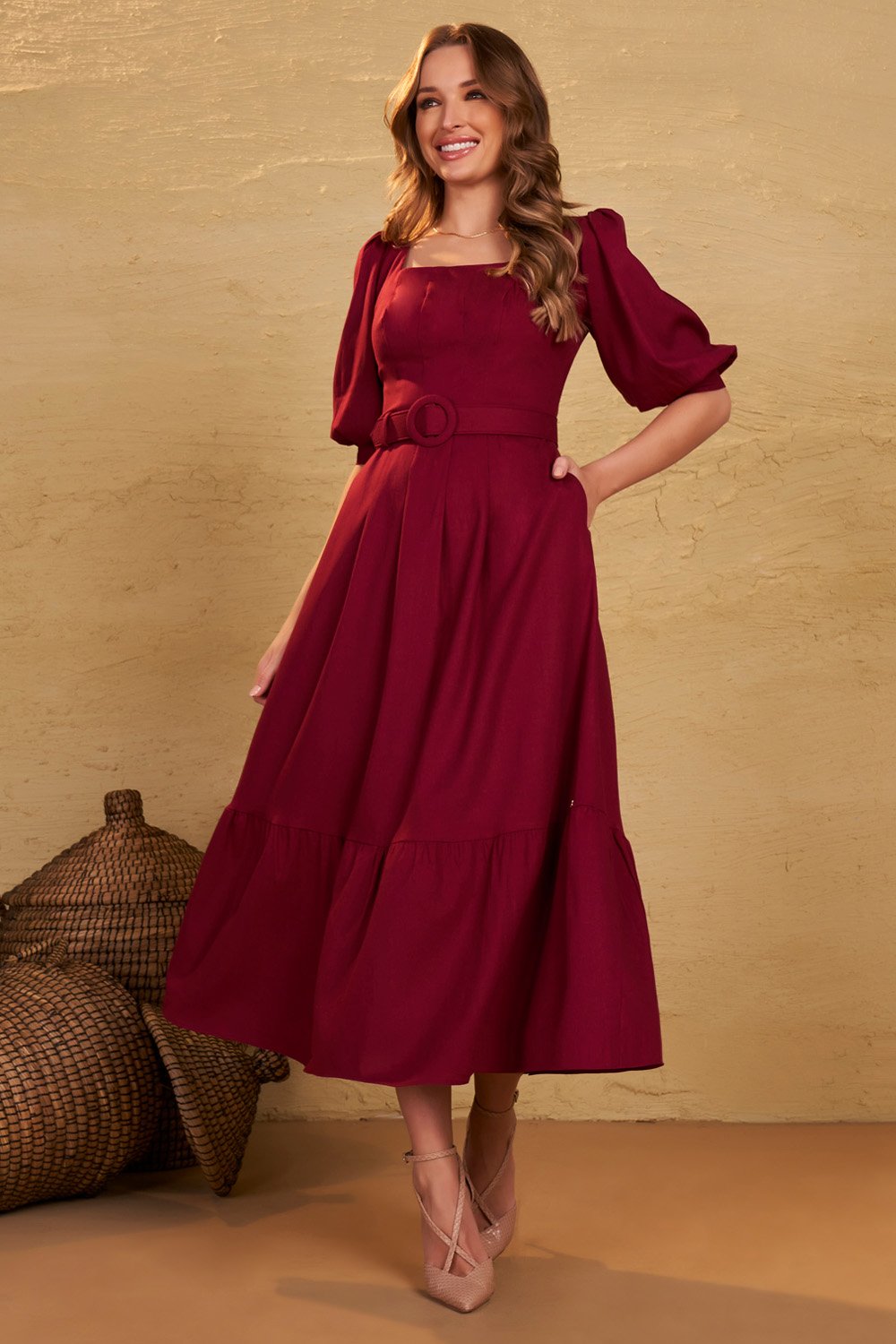 Como usar vestido midi vermelho no trabalho