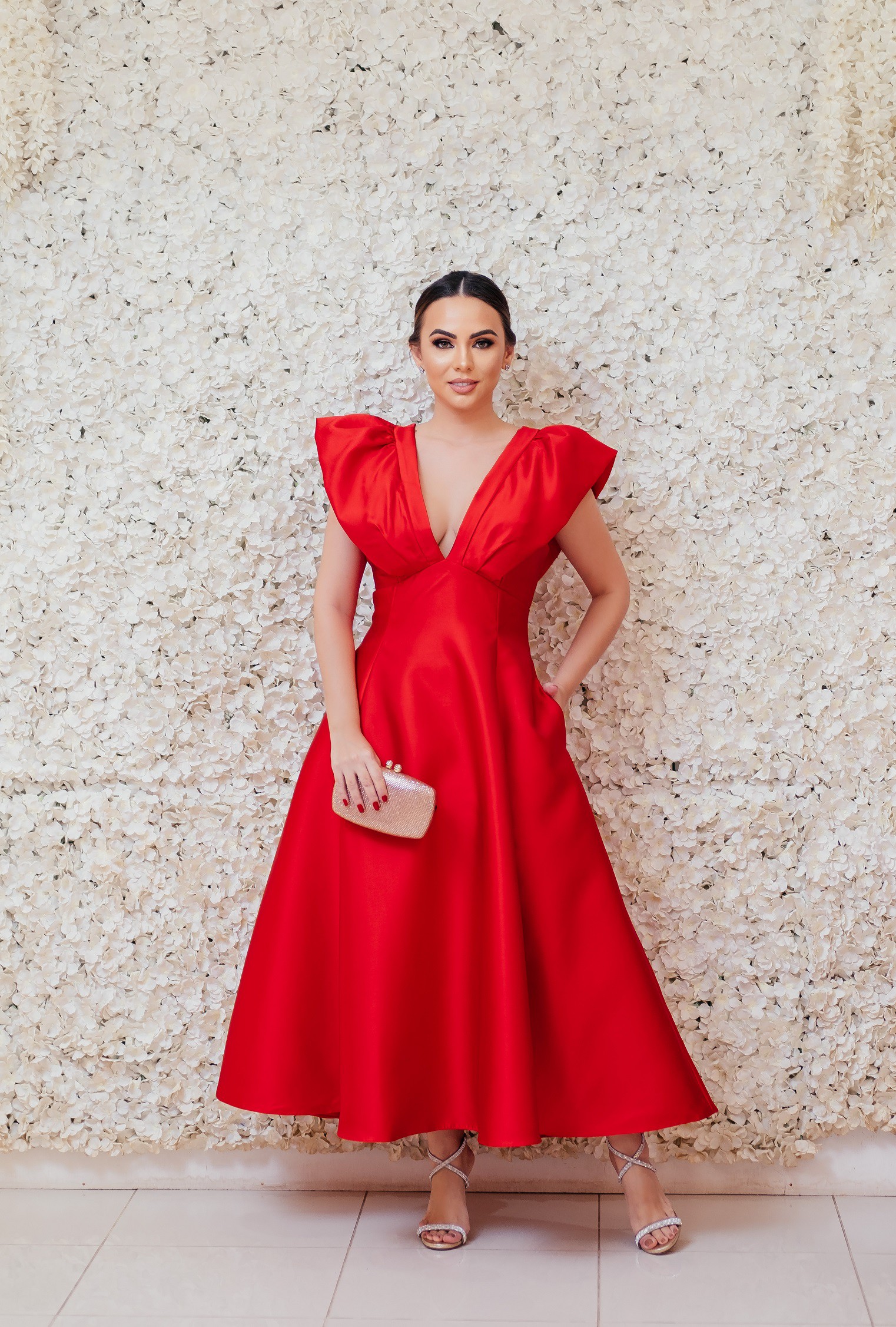 5 looks de festa com vestido midi vermelho
