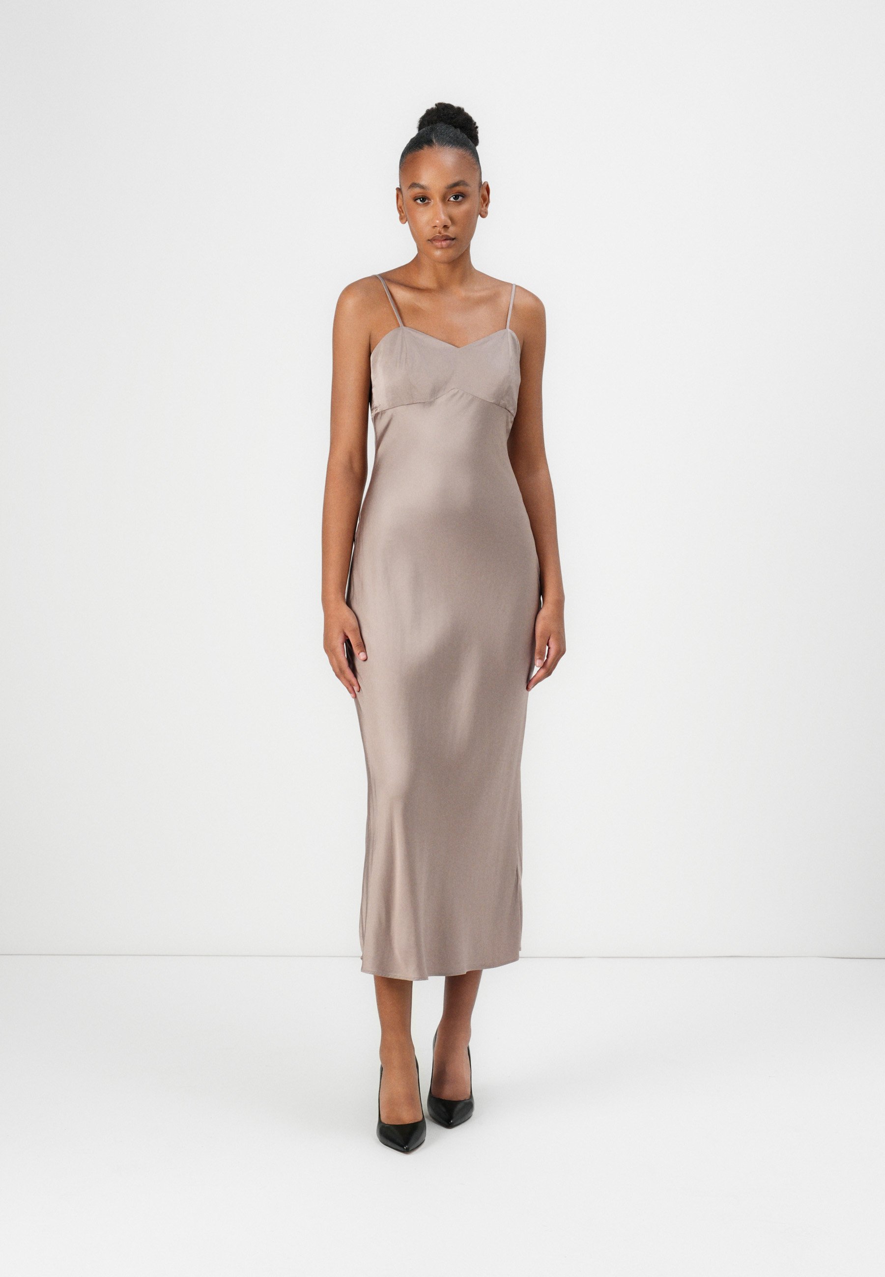 slip dress elegante