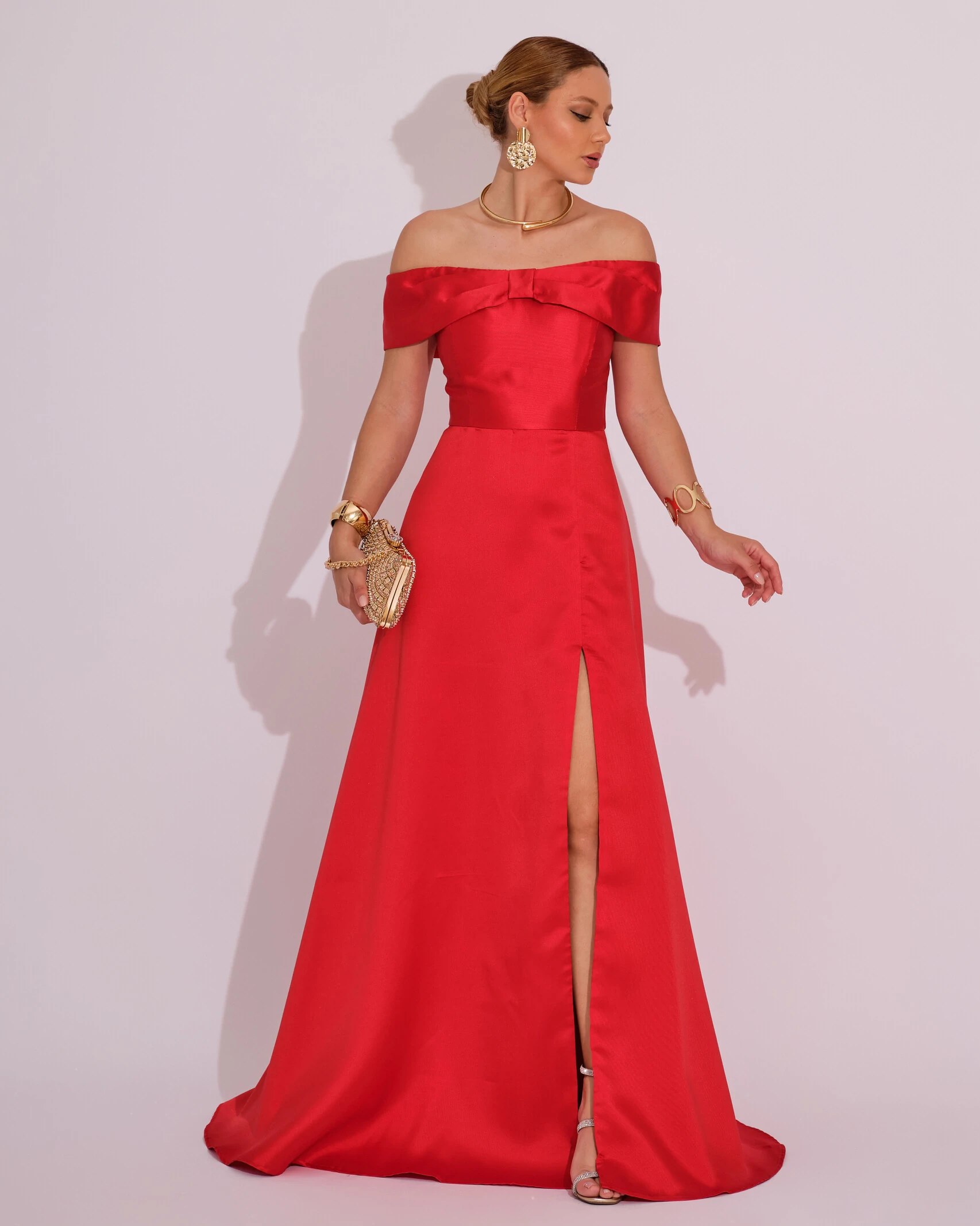 Como escolher o sapato ideal para cada tipo de vestido longo