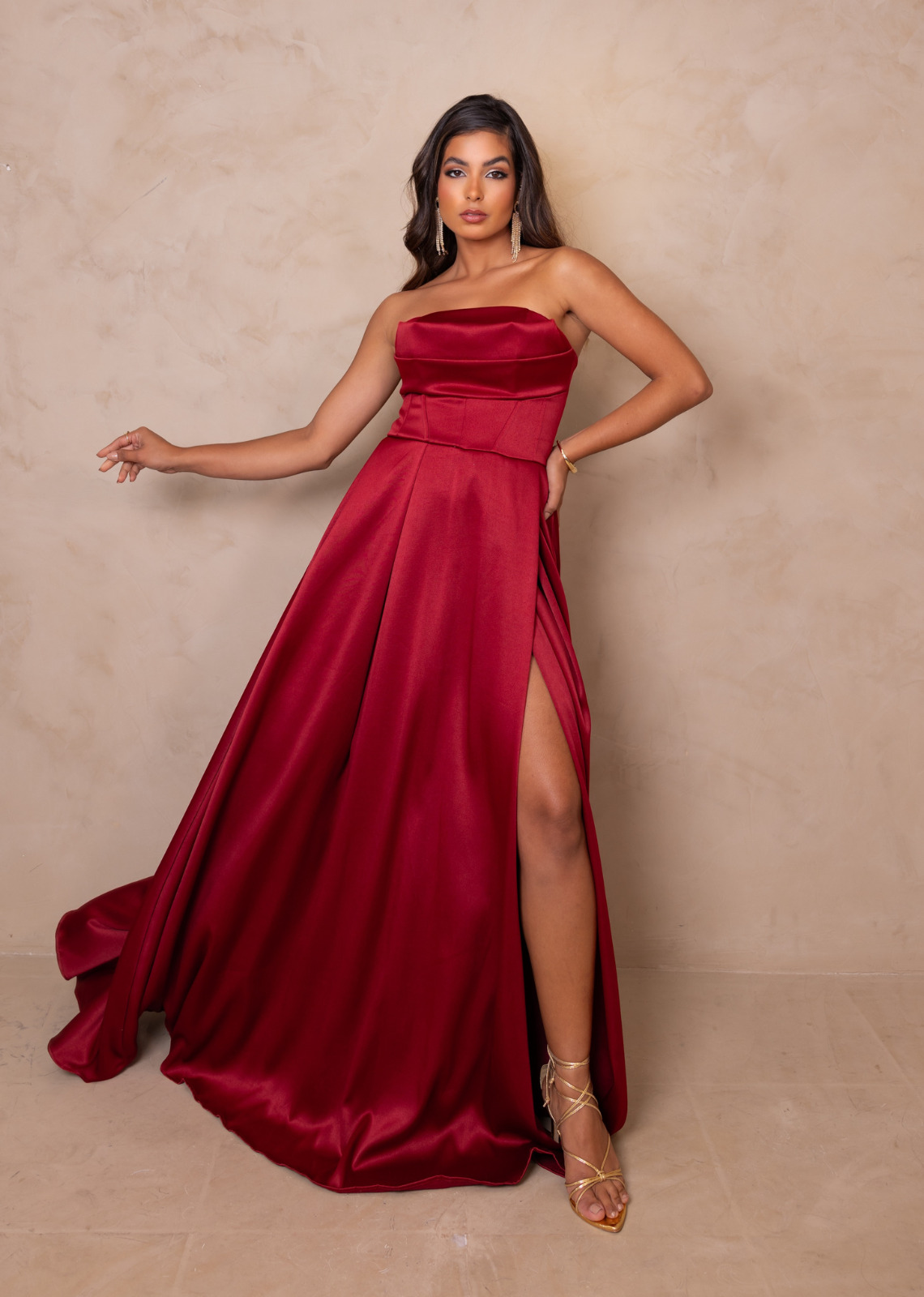 Como usar vestido marsala em casamentos diurnos