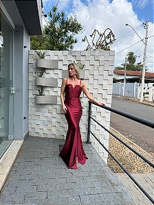 vestido vermelho marsala