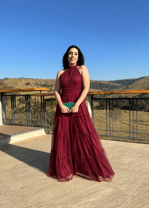 Como usar vestido marsala em casamentos diurnos