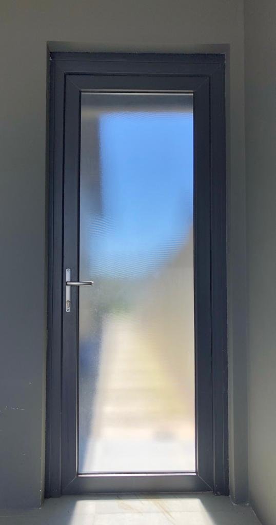 aplicações do vidro mini boreal em divisórias