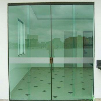 aplicações do vidro aramado na construção civil