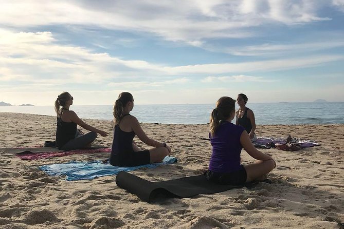 Benefícios da Yoga na Praia para a Saúde Mental e Física