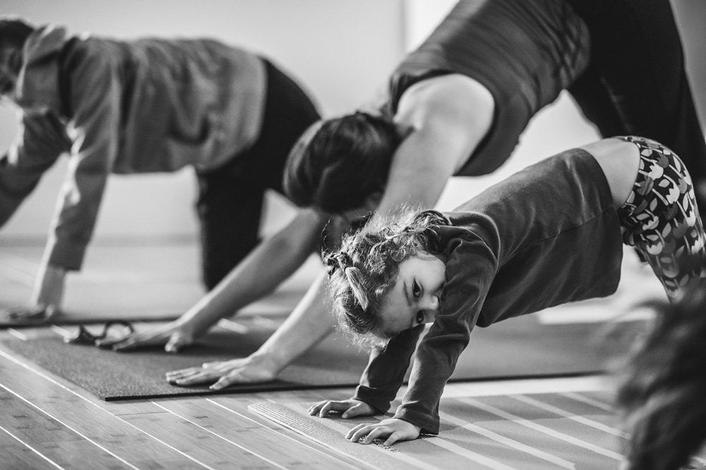 Top 5 Canais de Yoga Online Gratuitos para Famílias